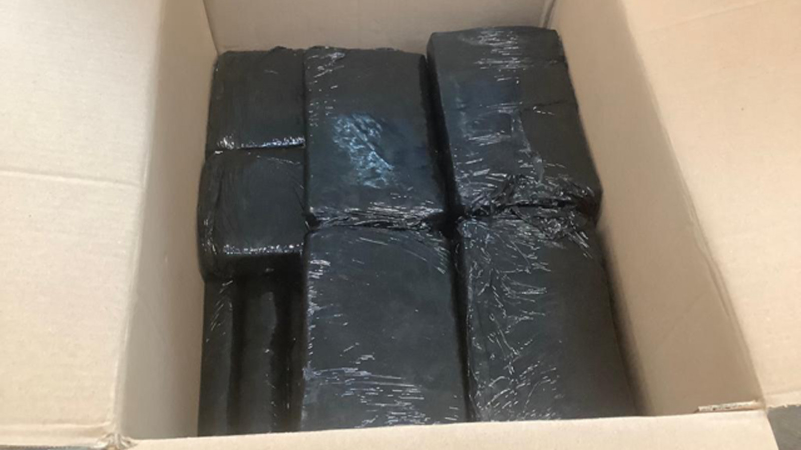 50 kilo cocaïne in beslag genomen op Schiphol