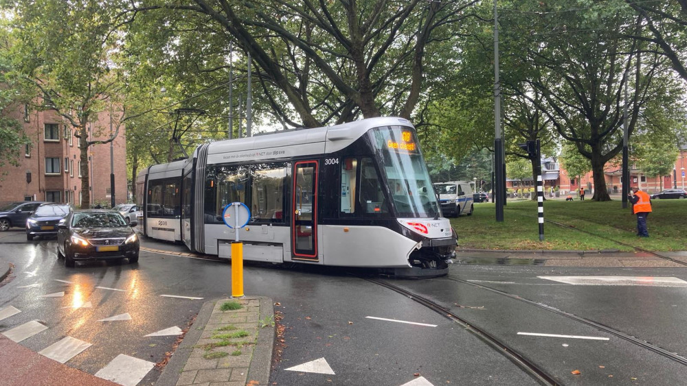 Tram Ontspoord Bij Haarlemmermeerstation - AT5