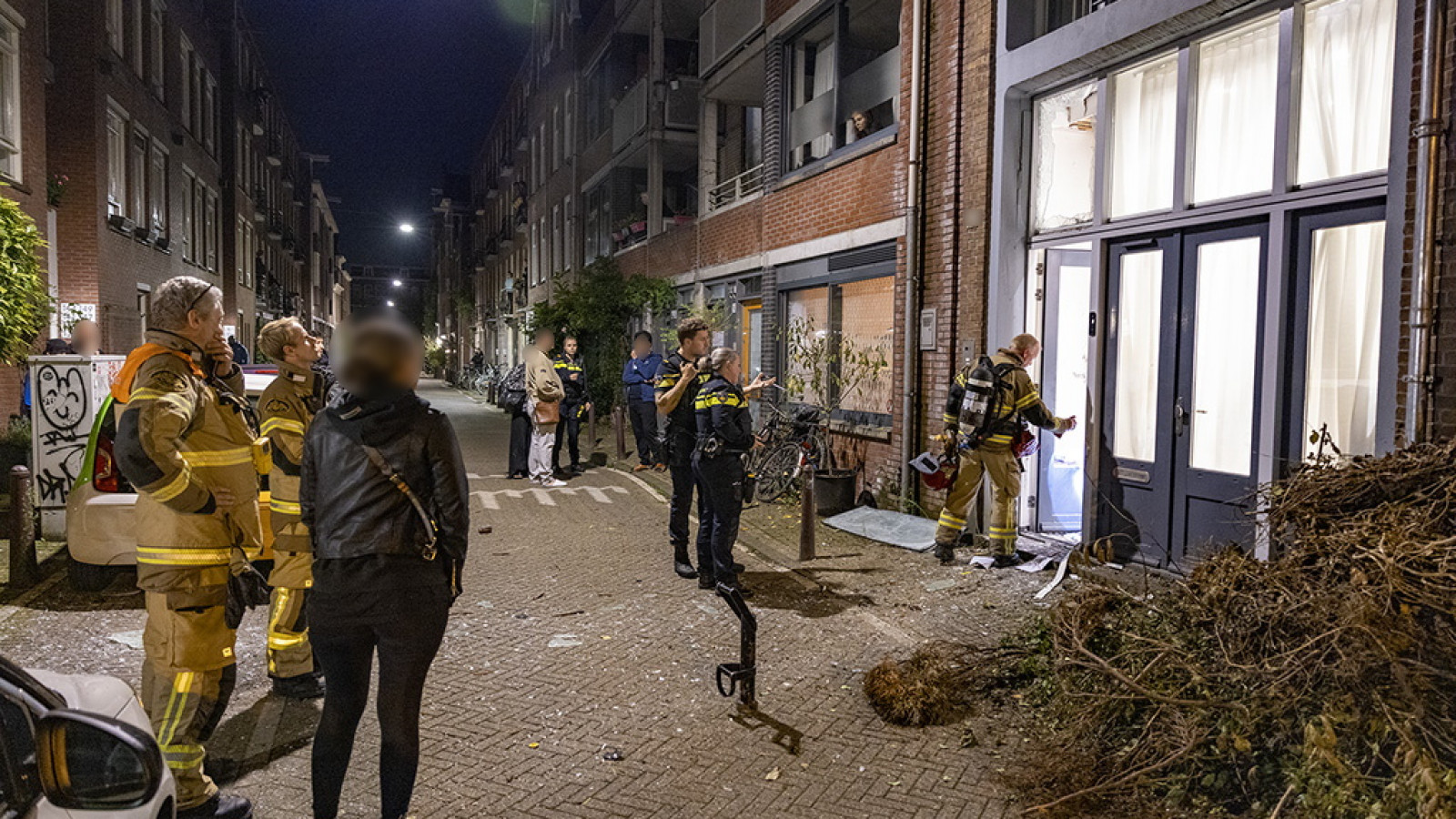 Explosie bij voordeur van woning in de Laurierstraat
