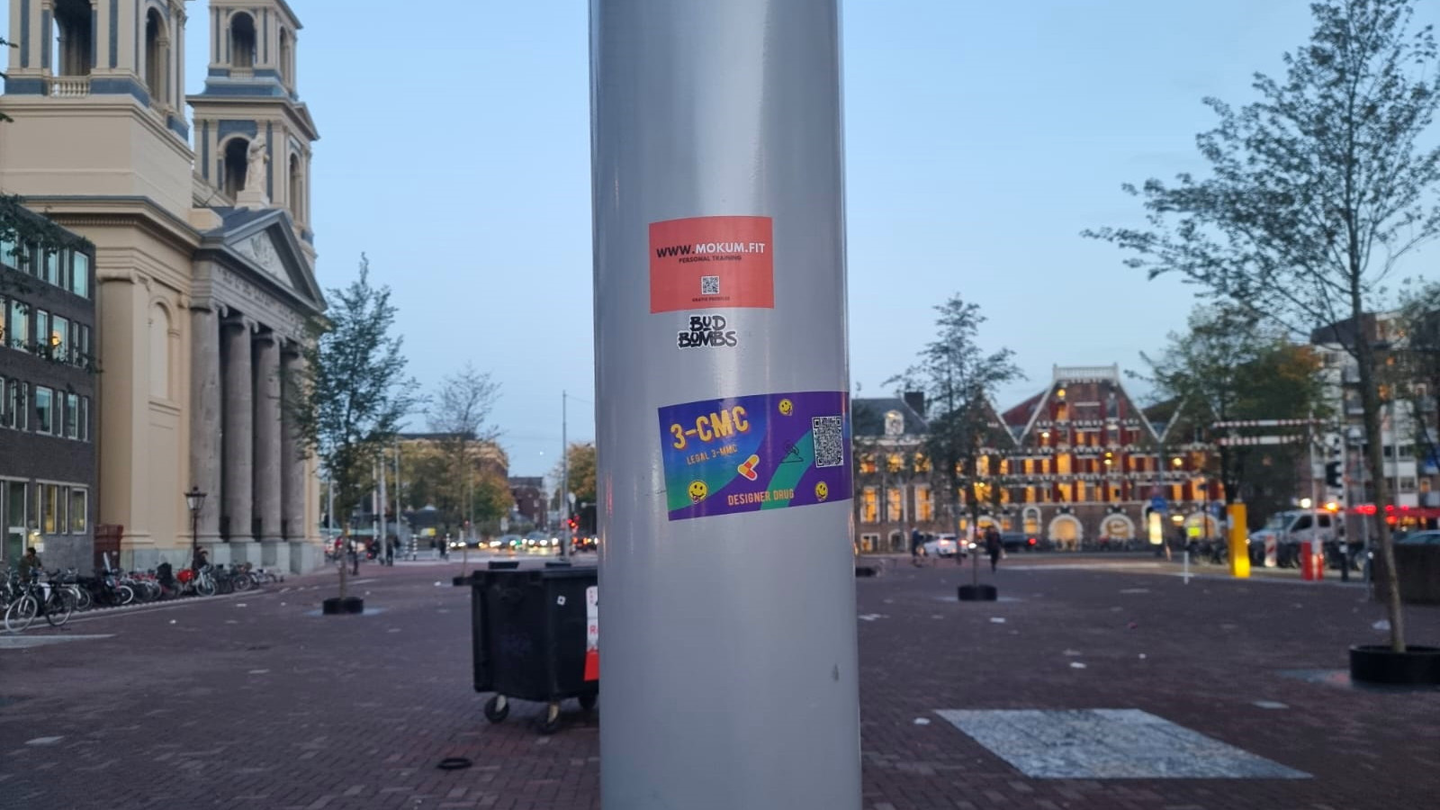 Drugssticker op Waterlooplein