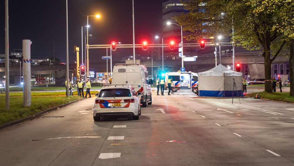 Automobilist (28) Overleden Bij Aanrijding In Westpoort - AT5