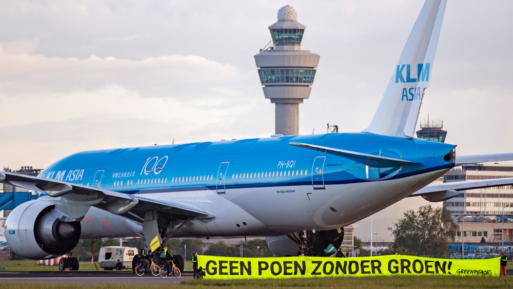 Honderden Klimaatactivisten Op Schiphol Voor Verstorend Protest Tegen De Luchtvaart At5 