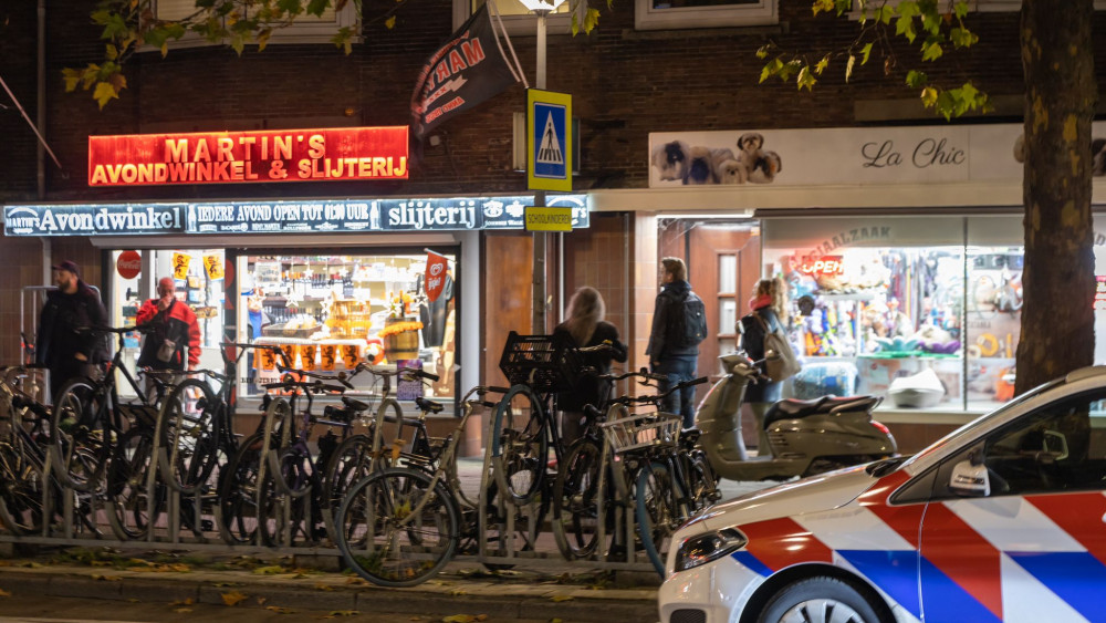 Overval Op Avondwinkel Aan De Jan Van Galenstraat - AT5