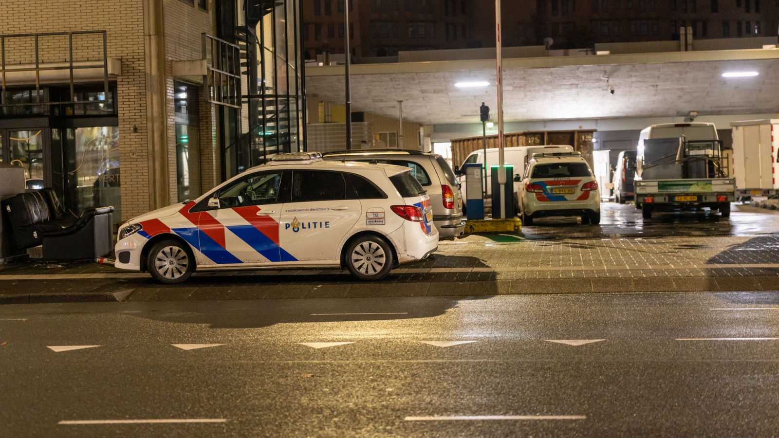Politie ontruimt woning in Almelo na vondst 'zeer zwaar vuurwerk', Foto