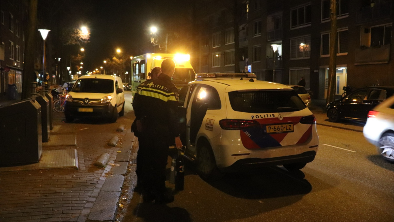 Lachgasbezorger beroofd op Molukkenstraat