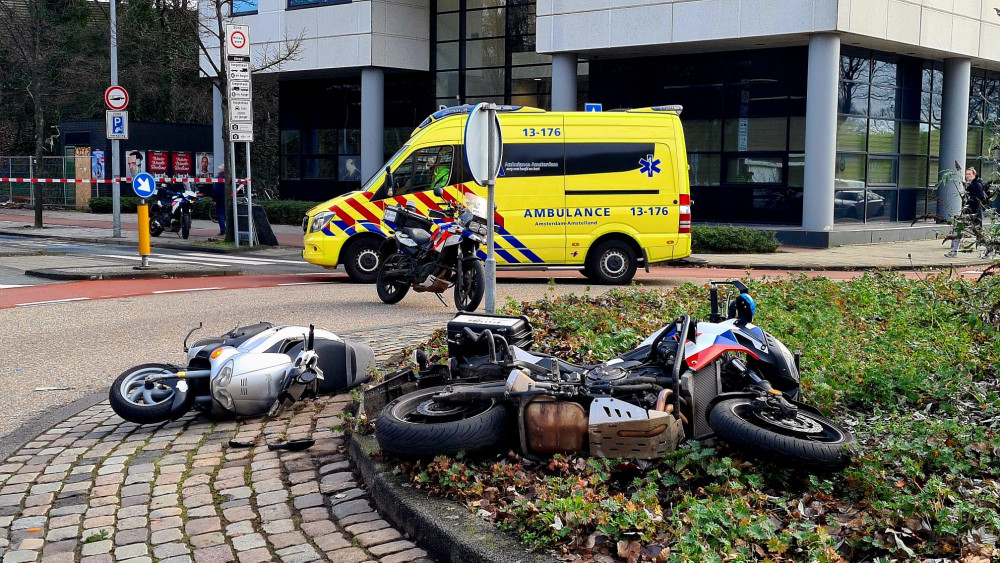 Ongeluk Met Motoragent En Scooterrijder Na Achtervolging - AT5