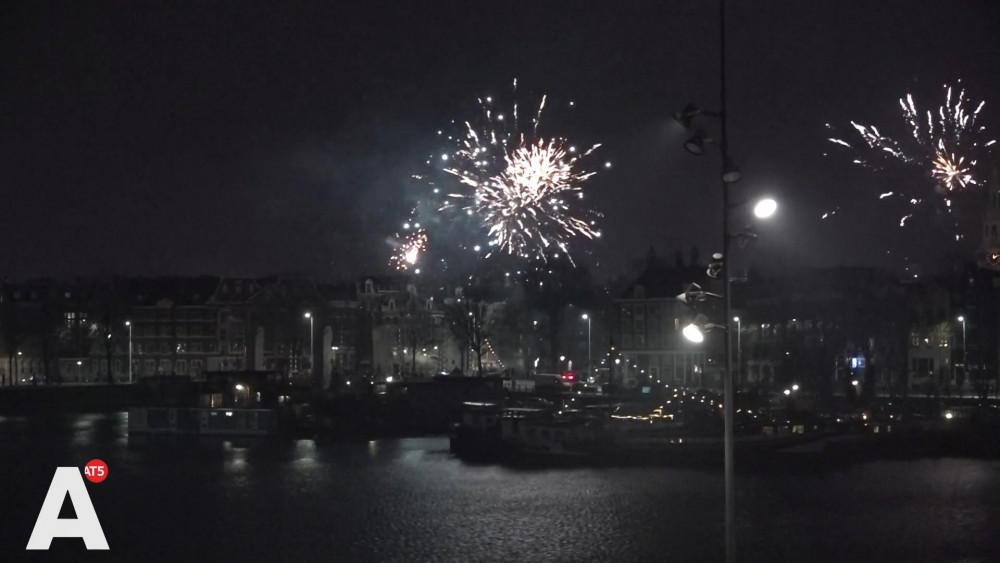 Dankzij de wind dit jaar minder smog tijdens oud en nieuw Amsterdam