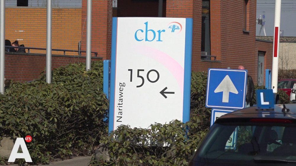 CBR Slaat Alarm Om Fraude Met Spiekcamera's Bij Theorie-examens - AT5