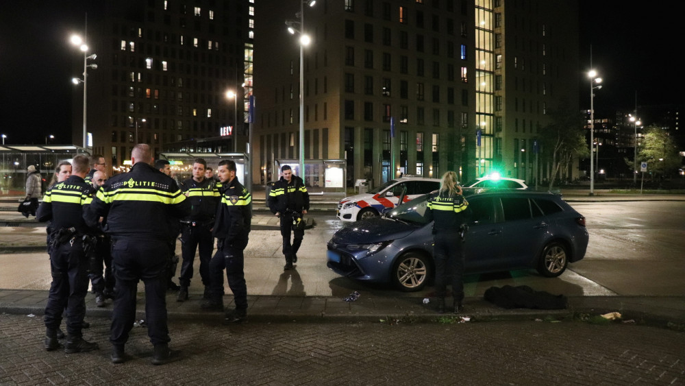 Taxichauffeur Zwaar Mishandeld Bij Station Lelylaan - AT5