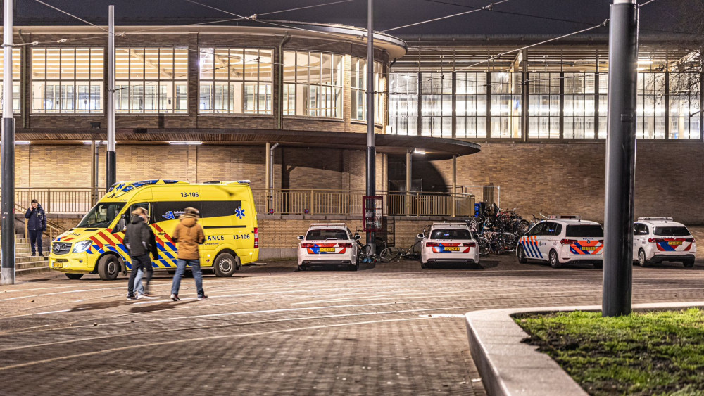 Fight between two men in metro, police arrest them at Amstel station