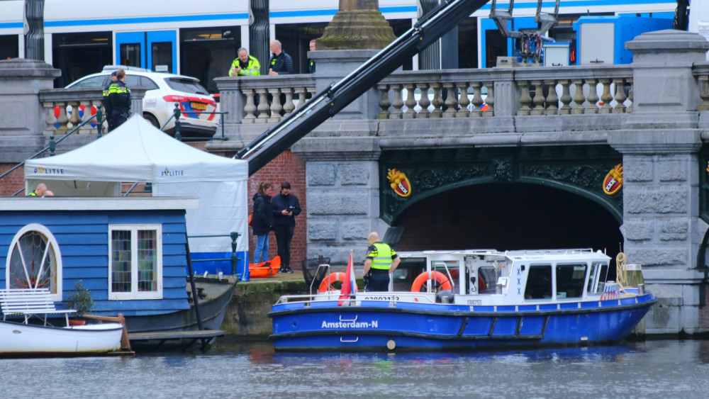 Lichaam Van Overleden Persoon Gevonden In Water Bij Amstelhotel - AT5