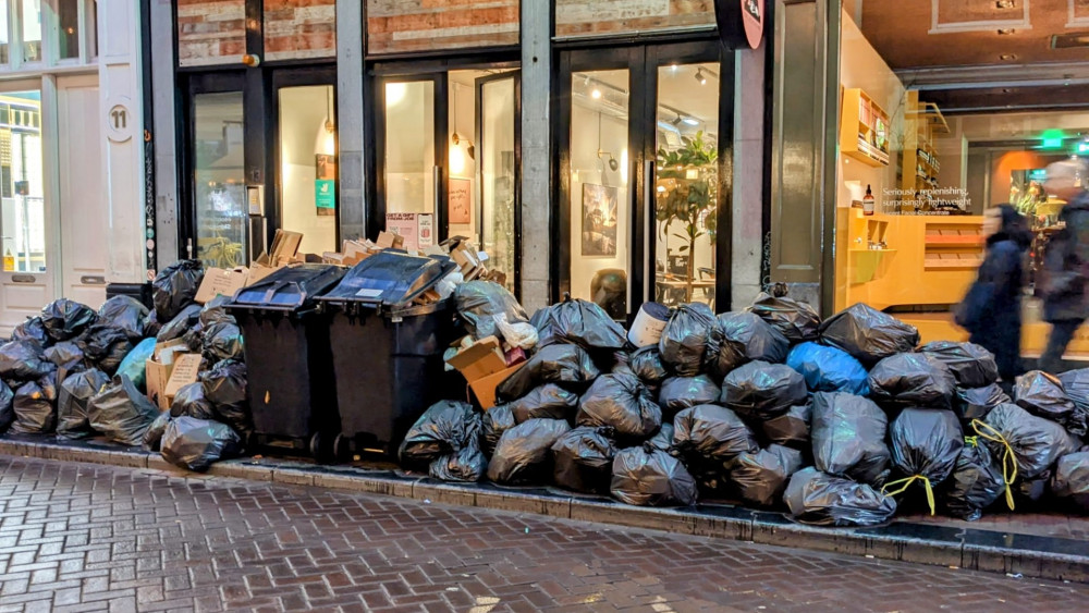 Afvalstaking Per Direct Beëindigd: Akkoord Over Cao Gemeenteambtenaren ...