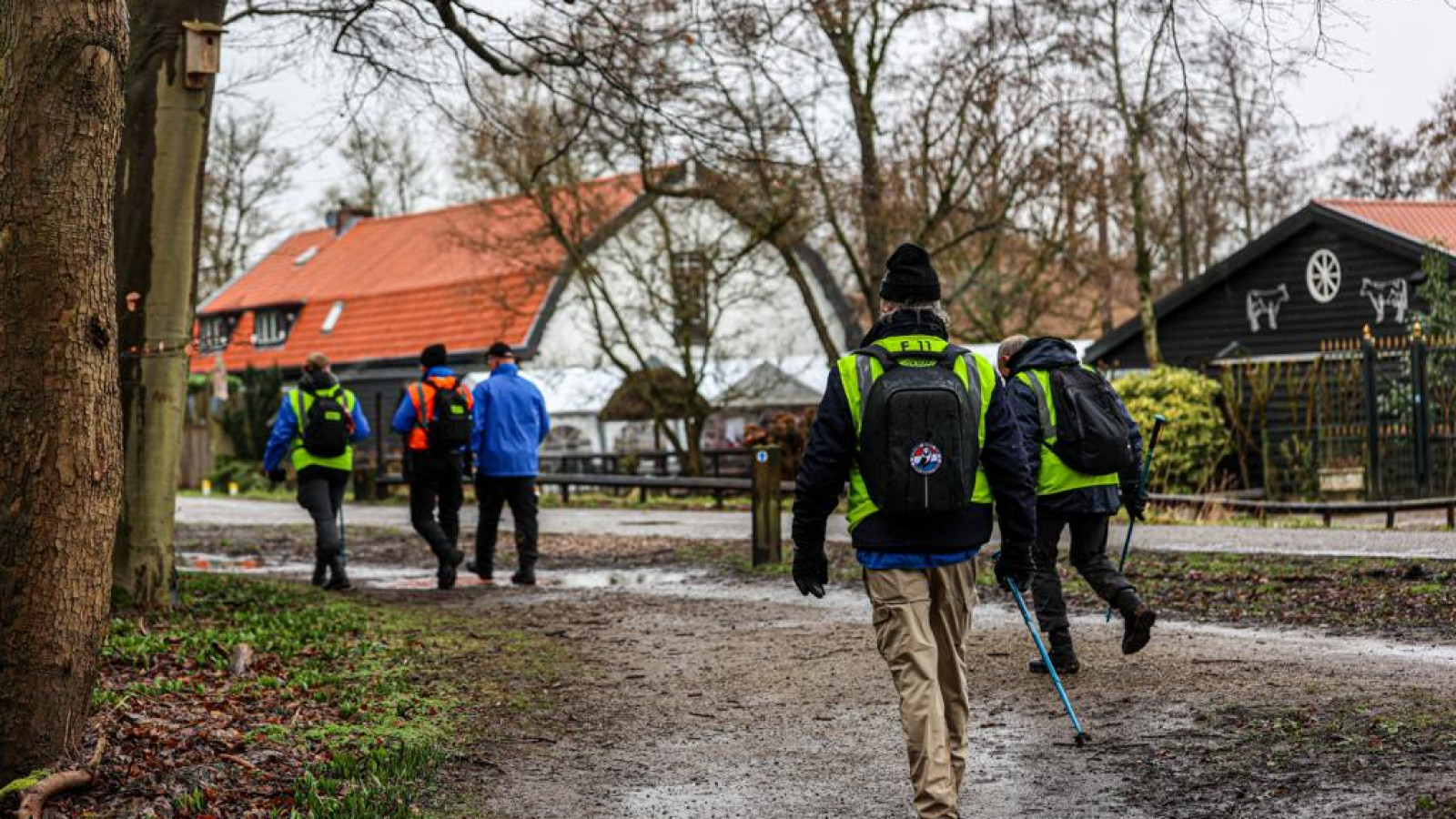 Veteranen Search Team zoekt in Amsterdamse Bos