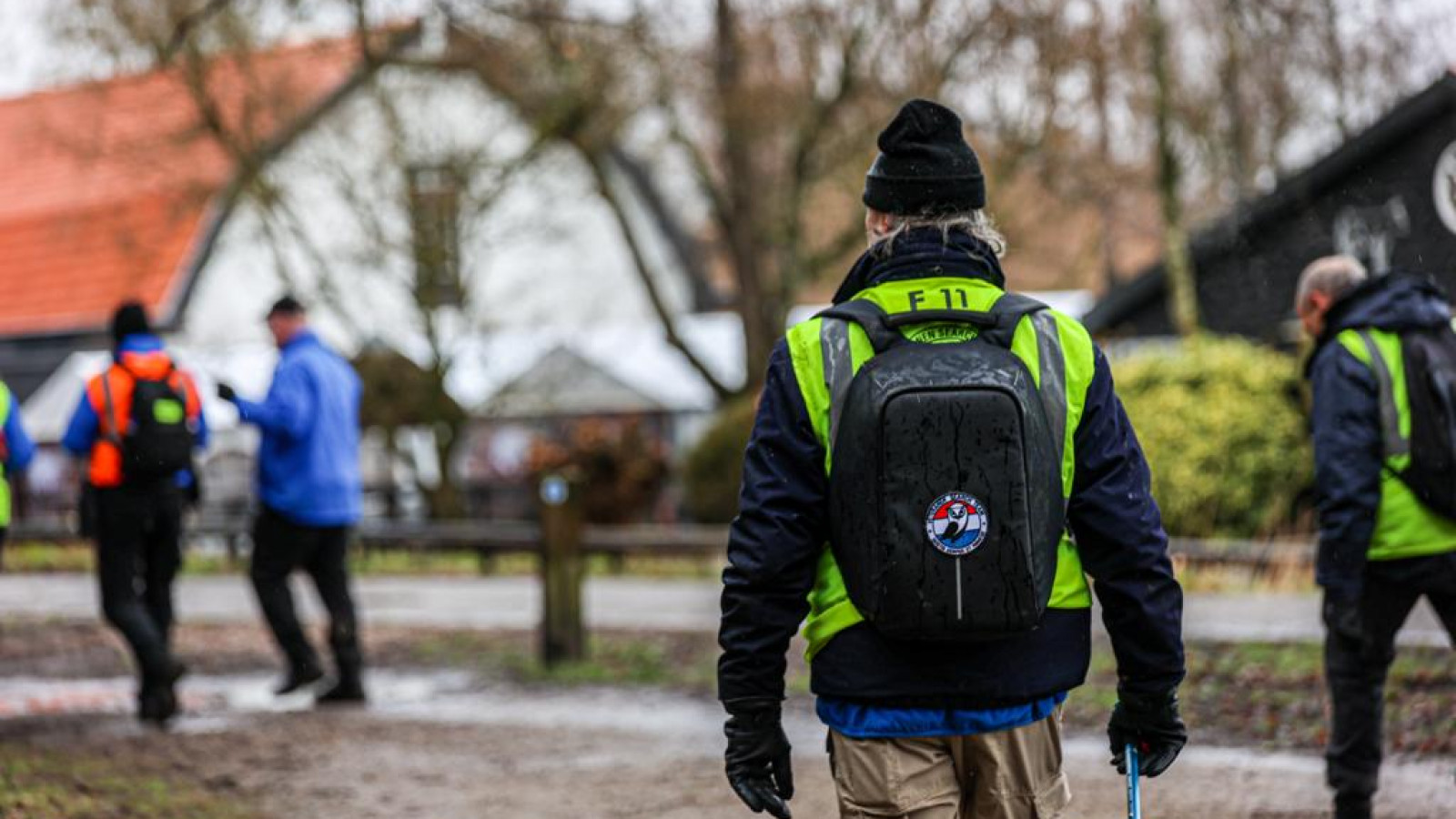 Veteranen Search Team zoekt in Amsterdamse Bos