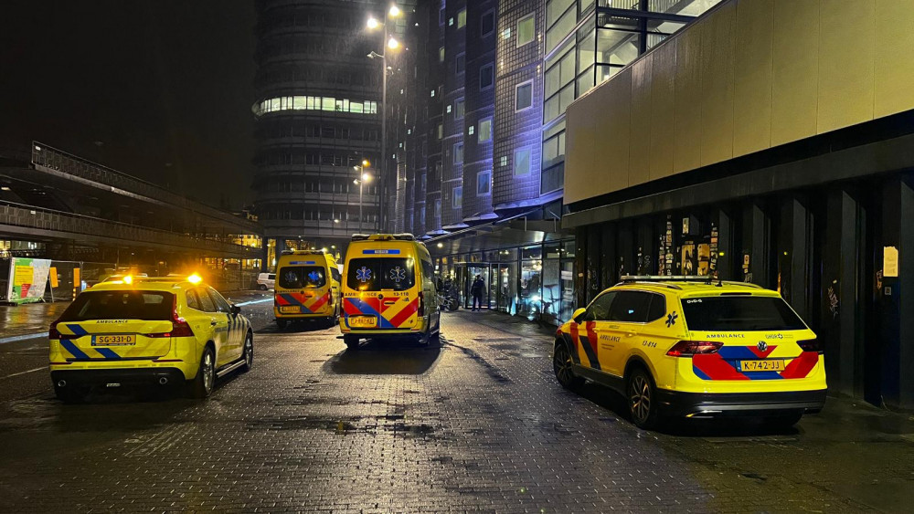 Gewonde Bij Steekpartij Rond Centraal Station, Agenten Lossen Schoten - AT5