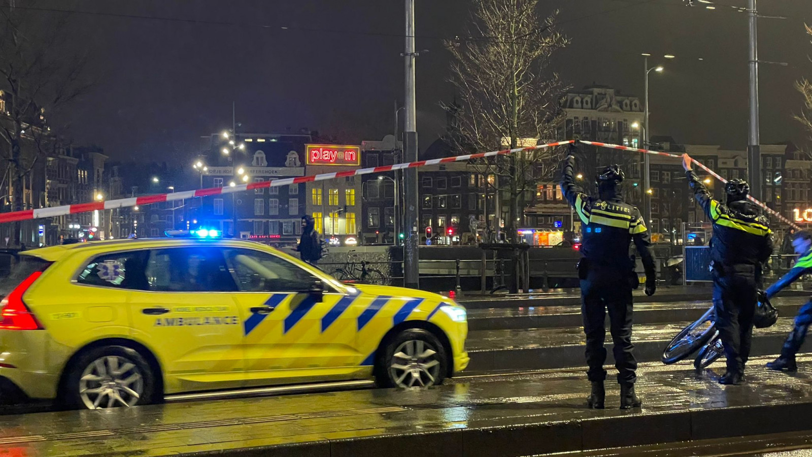 Politie schiet na steekpartij rond Centraal Station