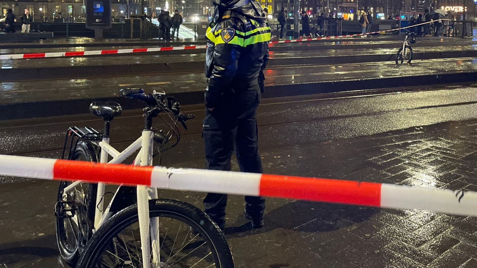 Politie schiet na steekpartij rond Centraal Station