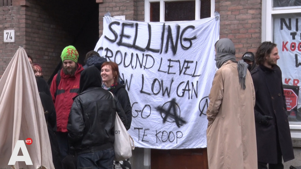 Protesters squat building in Hoofddorppleinbuurt to oppose the sale of affordable housing.