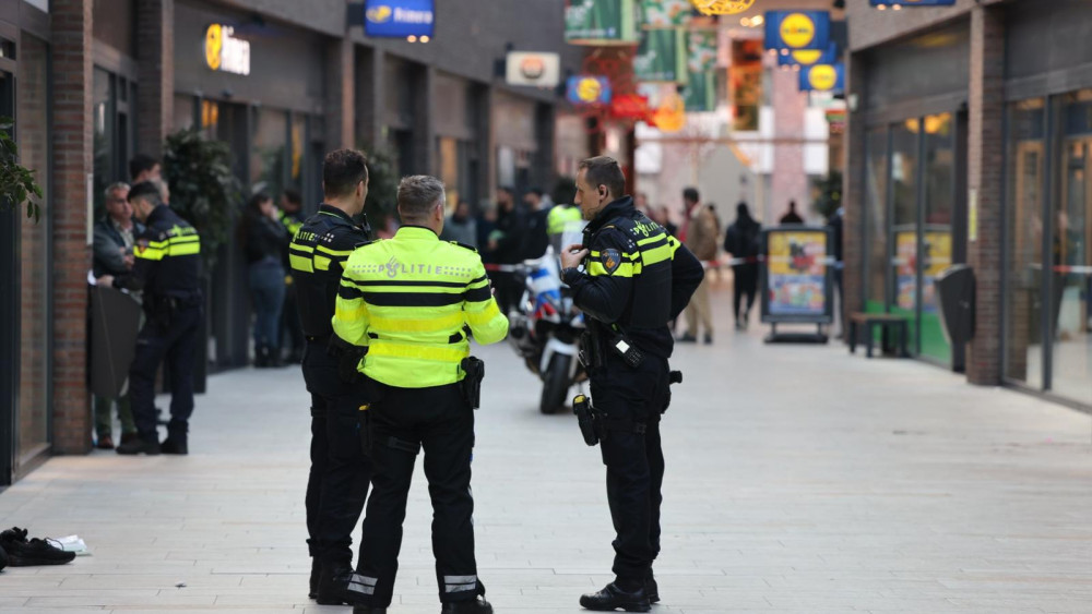 Steekpartij In Winkelcentrum De Banne, één Verdachte Gewond Naar Het ...