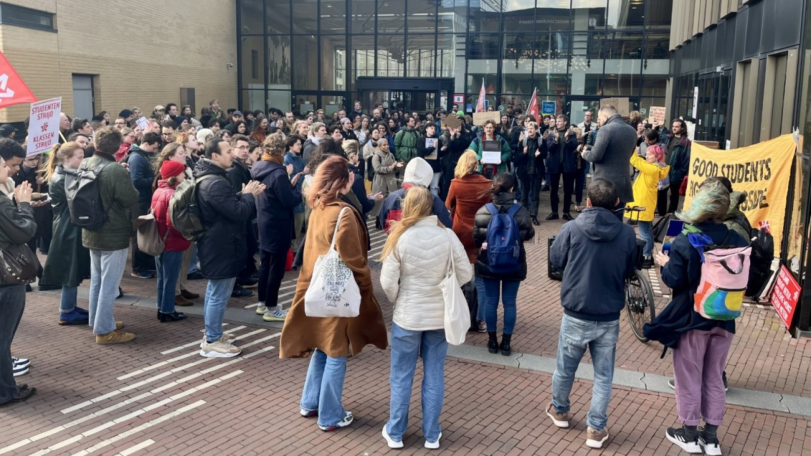 Protest voor vaste contracten UvA