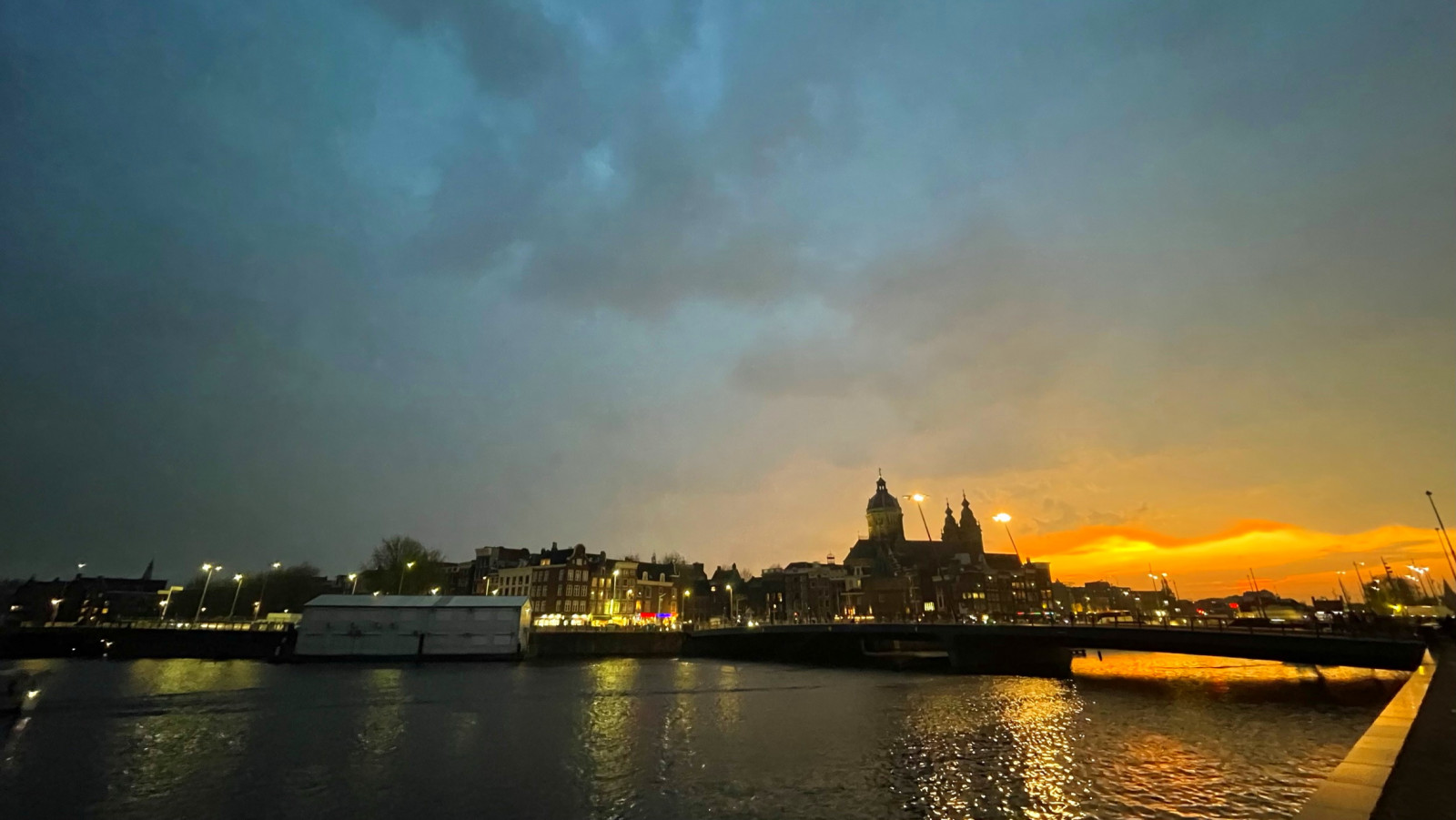 Stormachtige lucht in Centrum