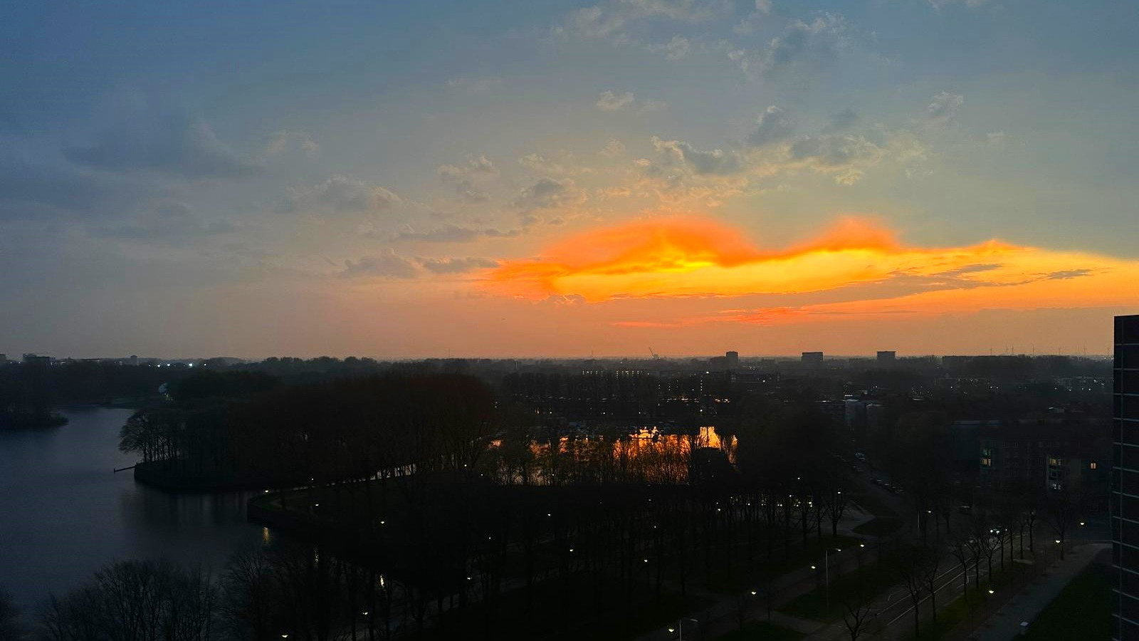 Stormachtige lucht in Nieuw-West