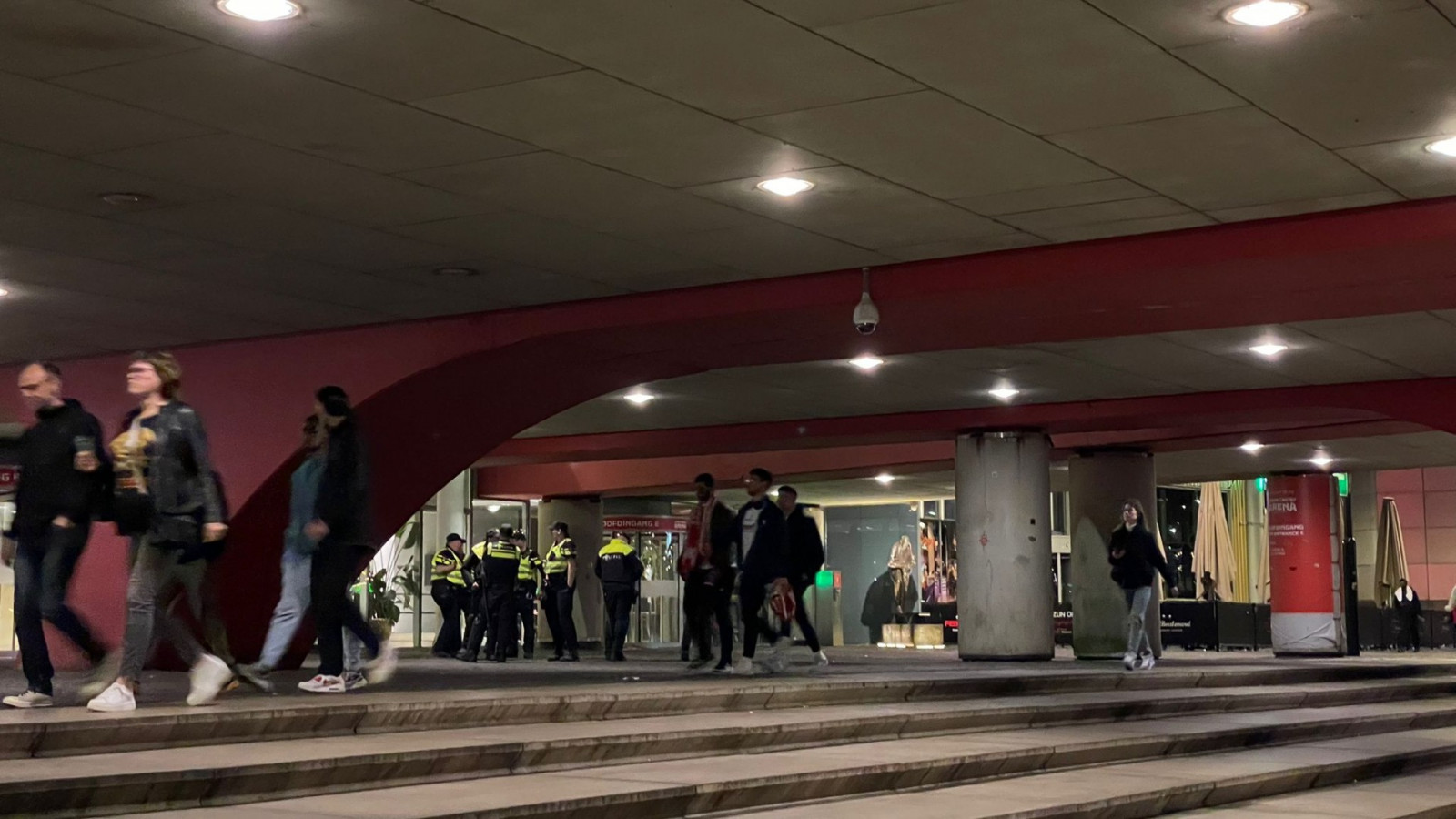 Politie rondom de Johan Cruijff Arena