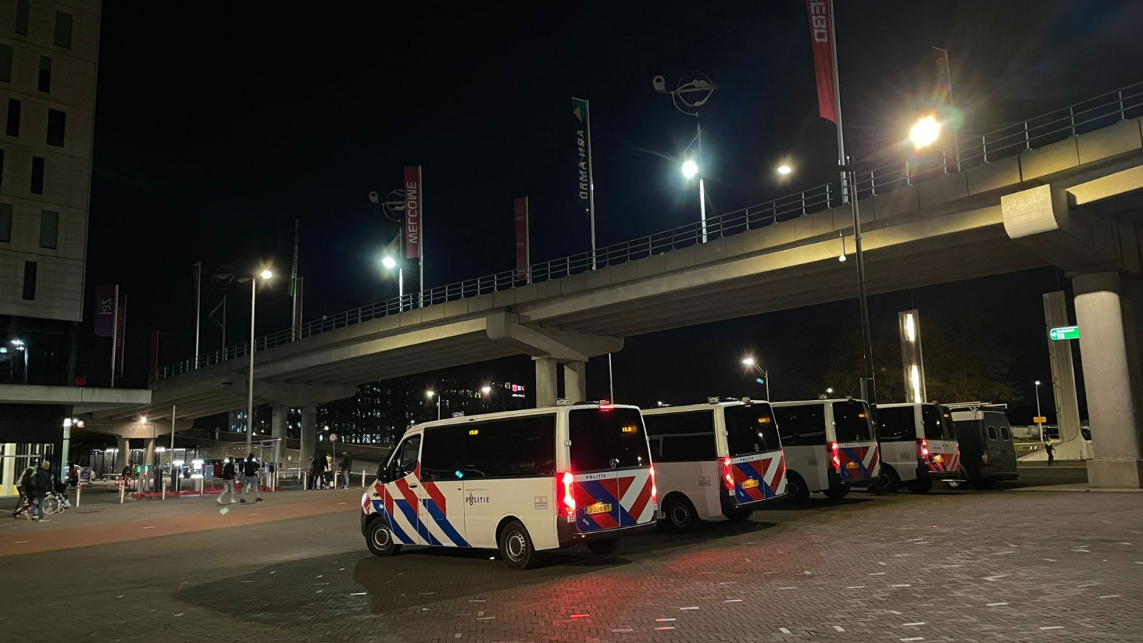 Politie rondom de Johan Cruijff Arena