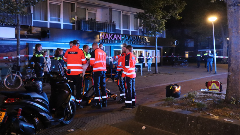 Scooter Rijdt Voetganger Aan Bij Burgemeester De Vlugtlaan In Nieuw ...