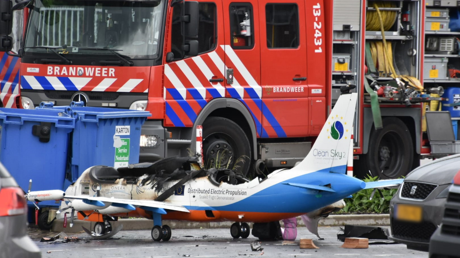 Schaalmodel passagiersvliegtuig vat vlam in Zuid