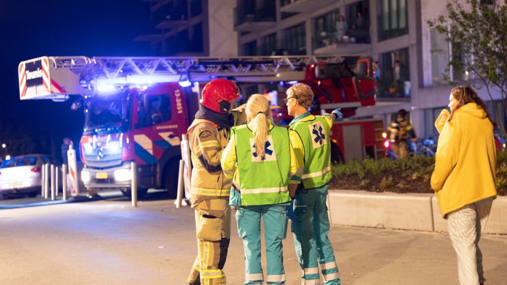 “Apartment Fire in Geuzenveld: Four Rescued, One Casualty”