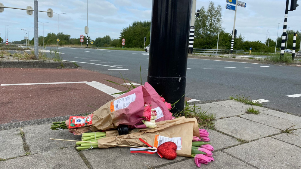 Bloemen Voor Overleden Scooterrijder (17) Haarlemmerweg - AT5