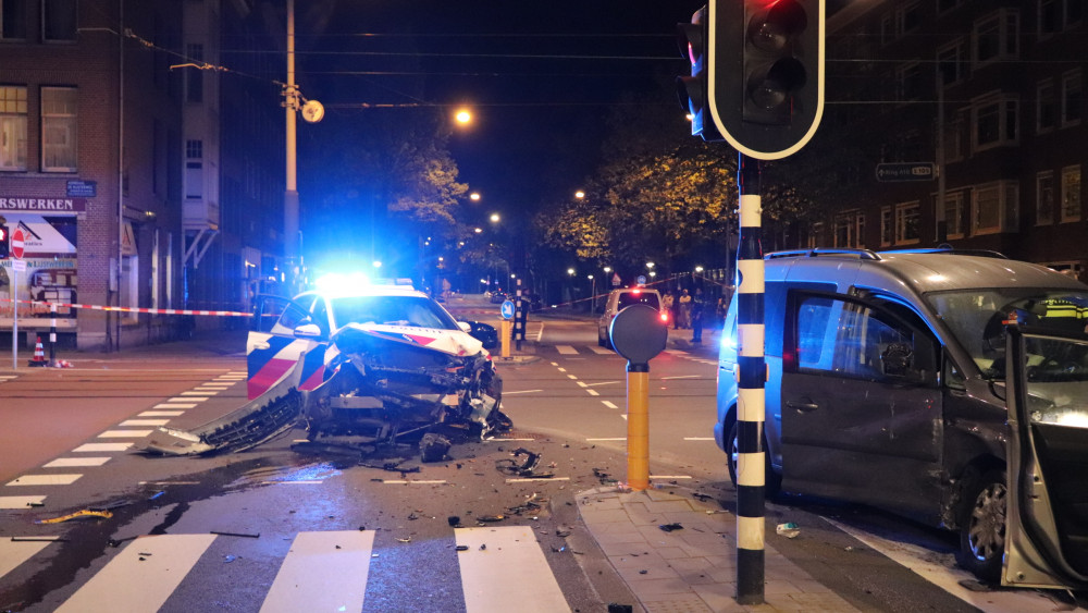 Politieauto Zwaar Beschadigd Bij Aanrijding In West - AT5