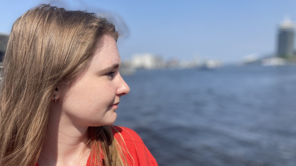 “Meet Romy: A 22-Year-Old Informal Carer in Amsterdam Taking Care of Her Sick Mother”