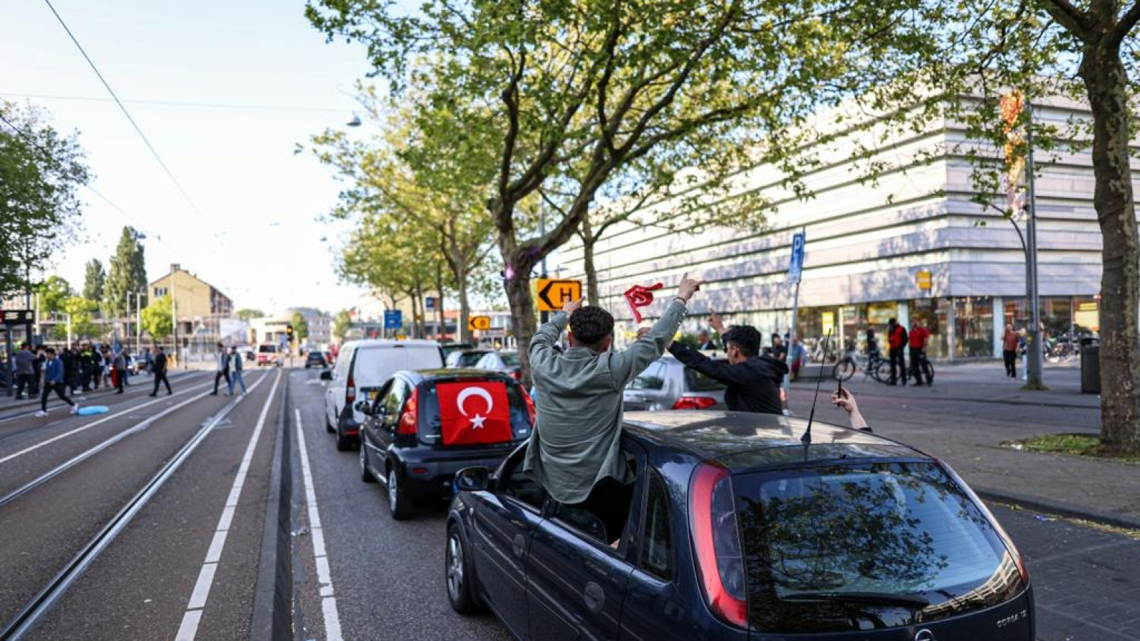 Aanhangers Erdogan vieren verkiezingswinst 