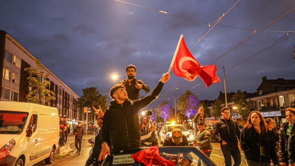 Kampioenschap Galatasaray massaal gevierd op Plein ’40-’45