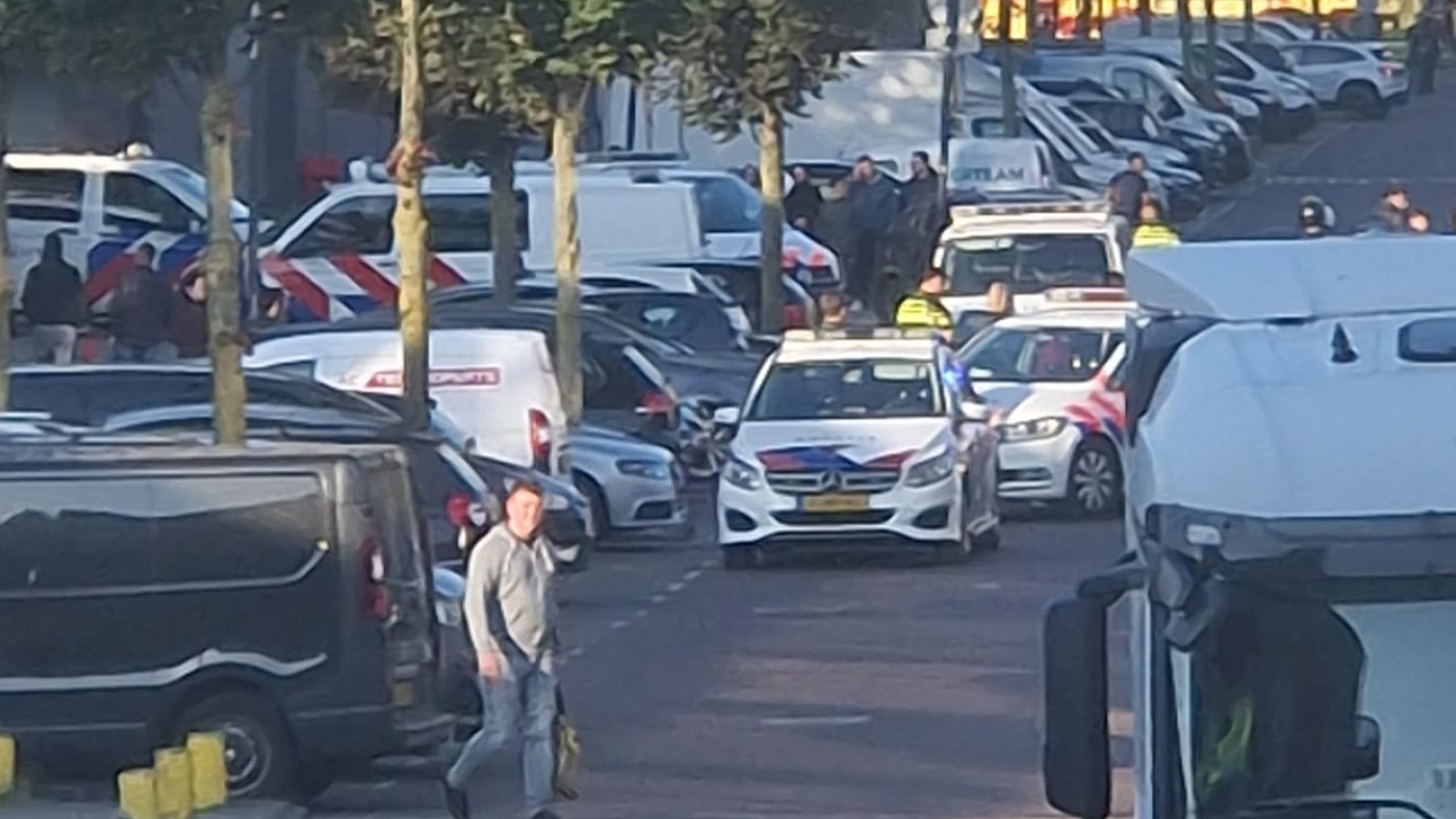 Politie bij kermis Osdorp