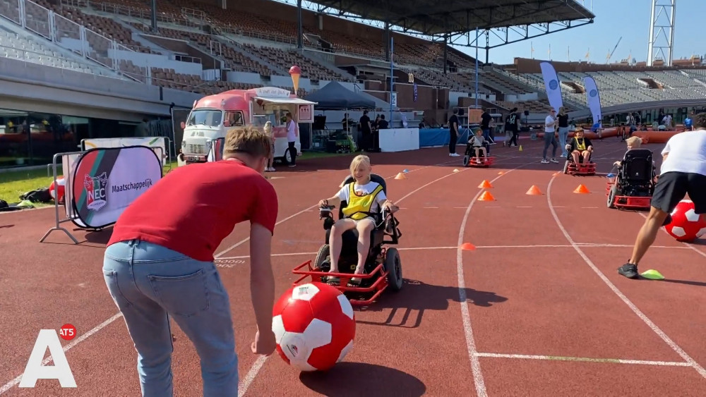 Stichting IT4Kids Viert 10-jarig Jubileum In Olympisch Stadion - AT5