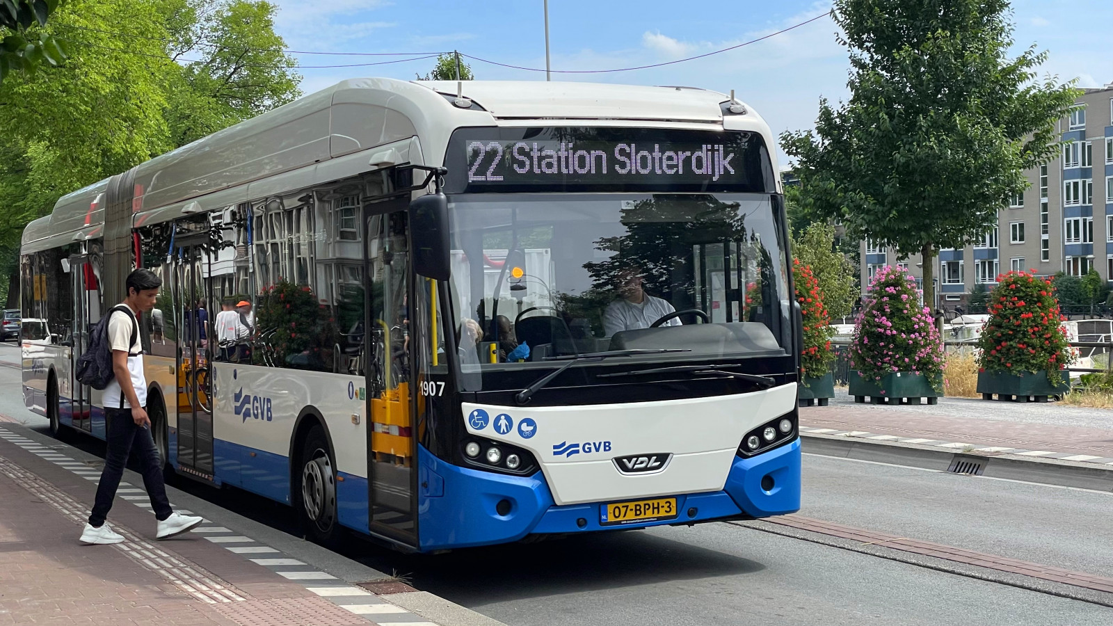 GVB-bus 22 door knip Kattenburgergracht