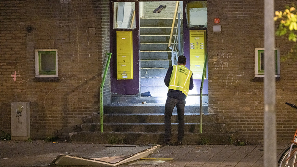 Explosie Bij Portiekflat Kolenkitbuurt, Schade Aan Voordeur - AT5