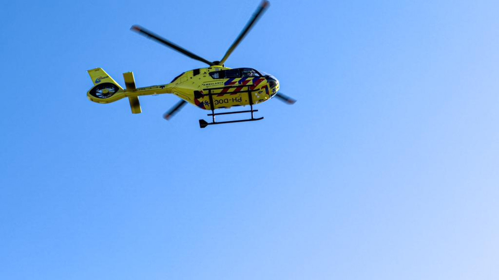 Traumahelikopter boven A10
