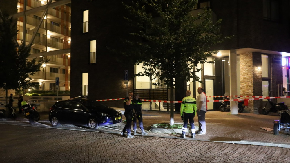 Explosie Voor Portiekdeur Zeeburg, Twee Verdachten Op De Vlucht - AT5