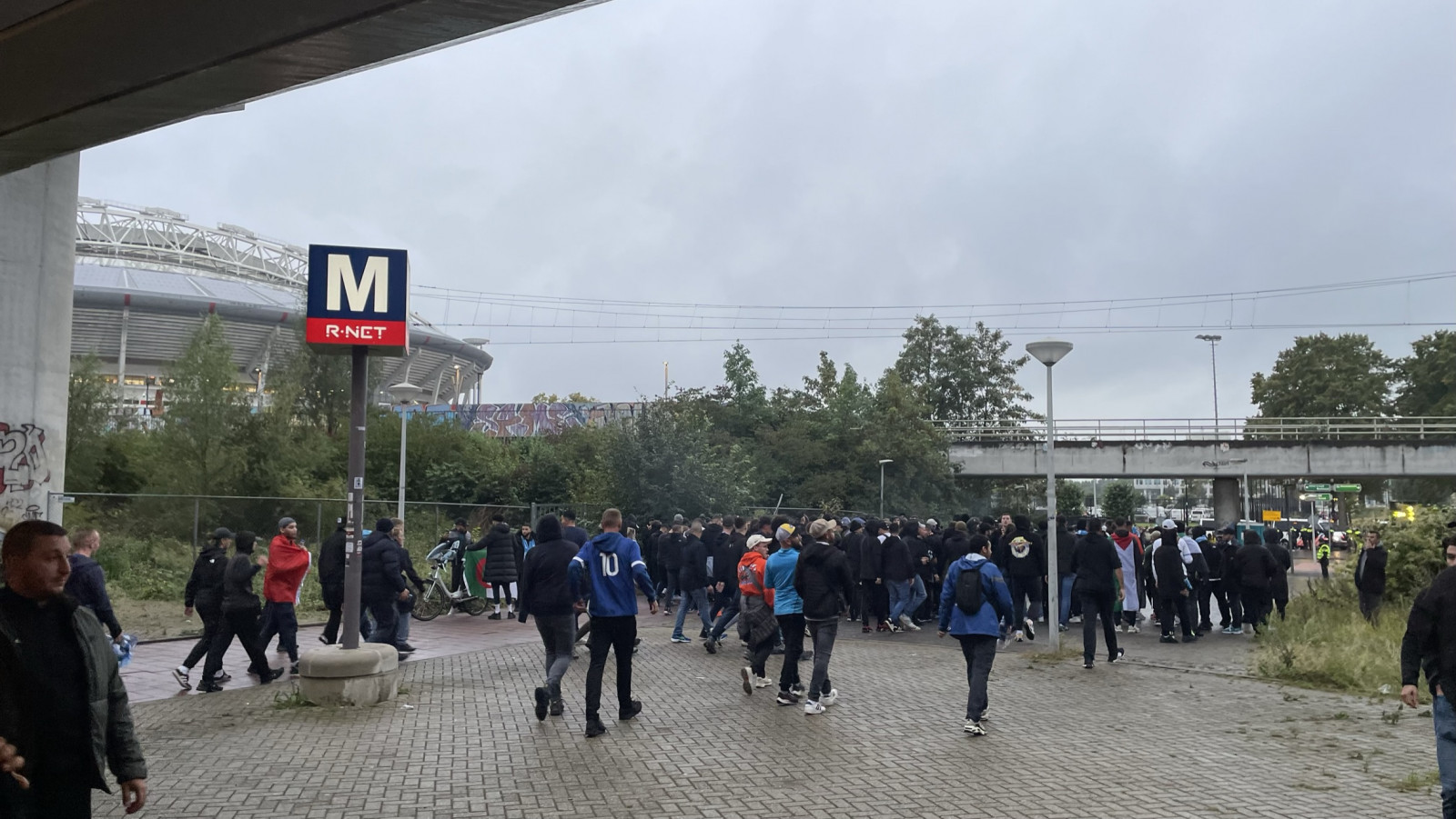 Fans Marseille op weg naar Arena