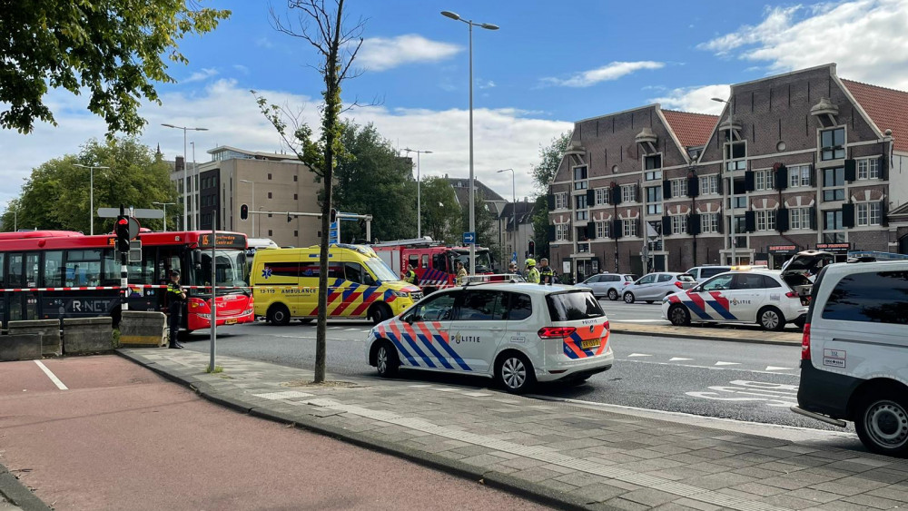 Fietser Overleden Na Botsing Met Stadsbus Bij IJtunnel - AT5