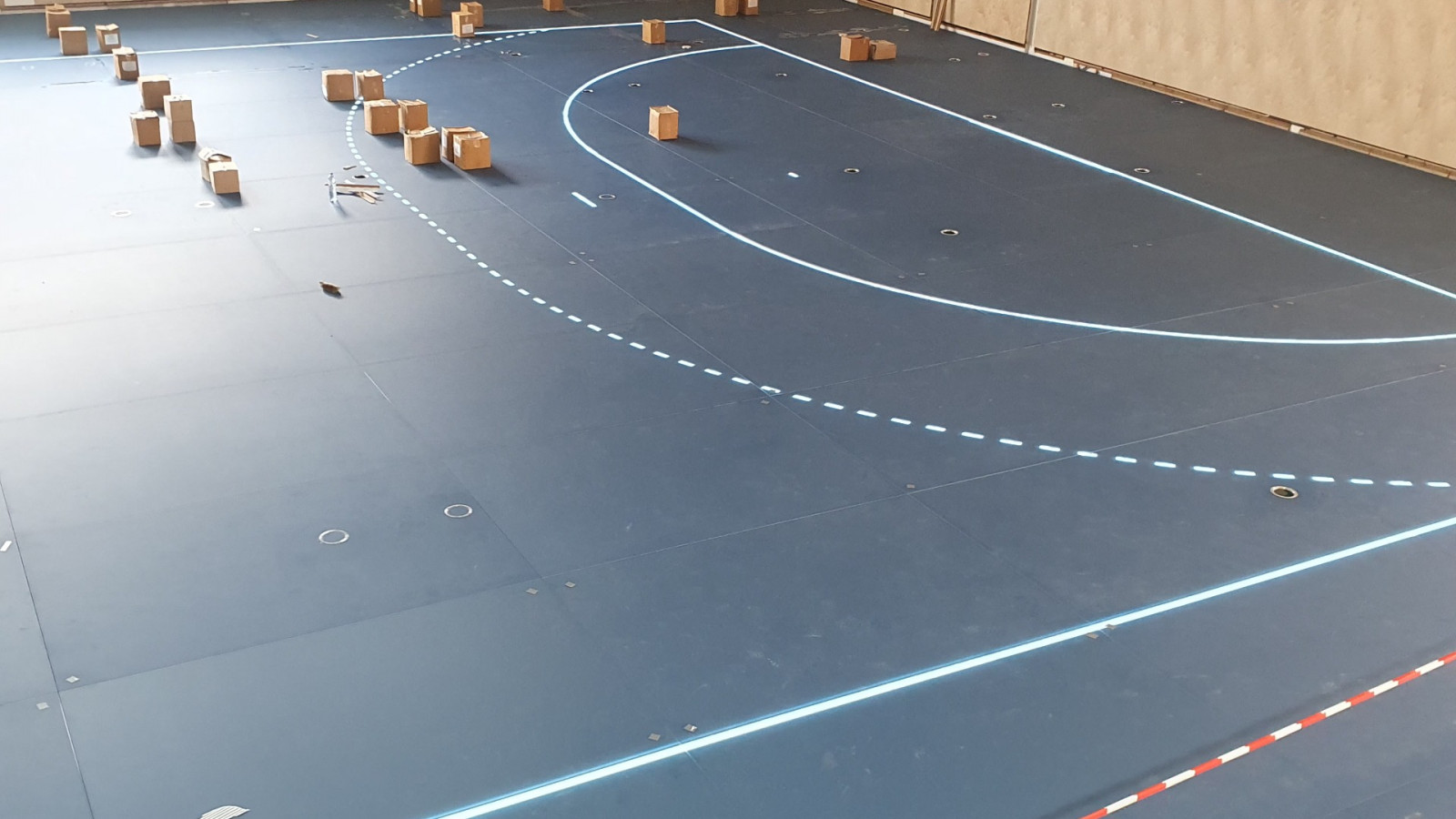 De nieuwe LED-vloer in Sporthal Elzenhagen Zuid