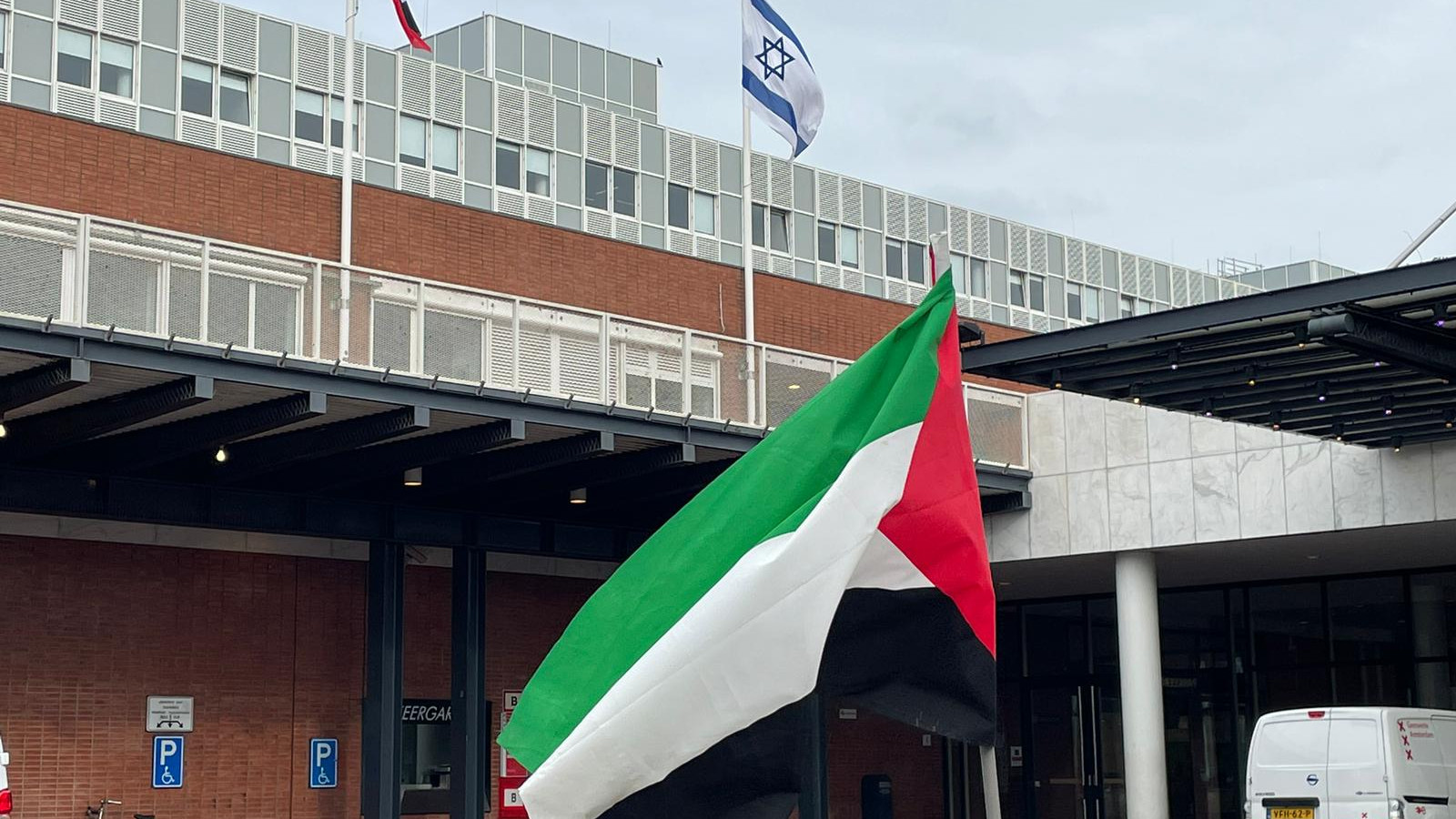 Gemeente hijst Israëlische vlag op Stopera