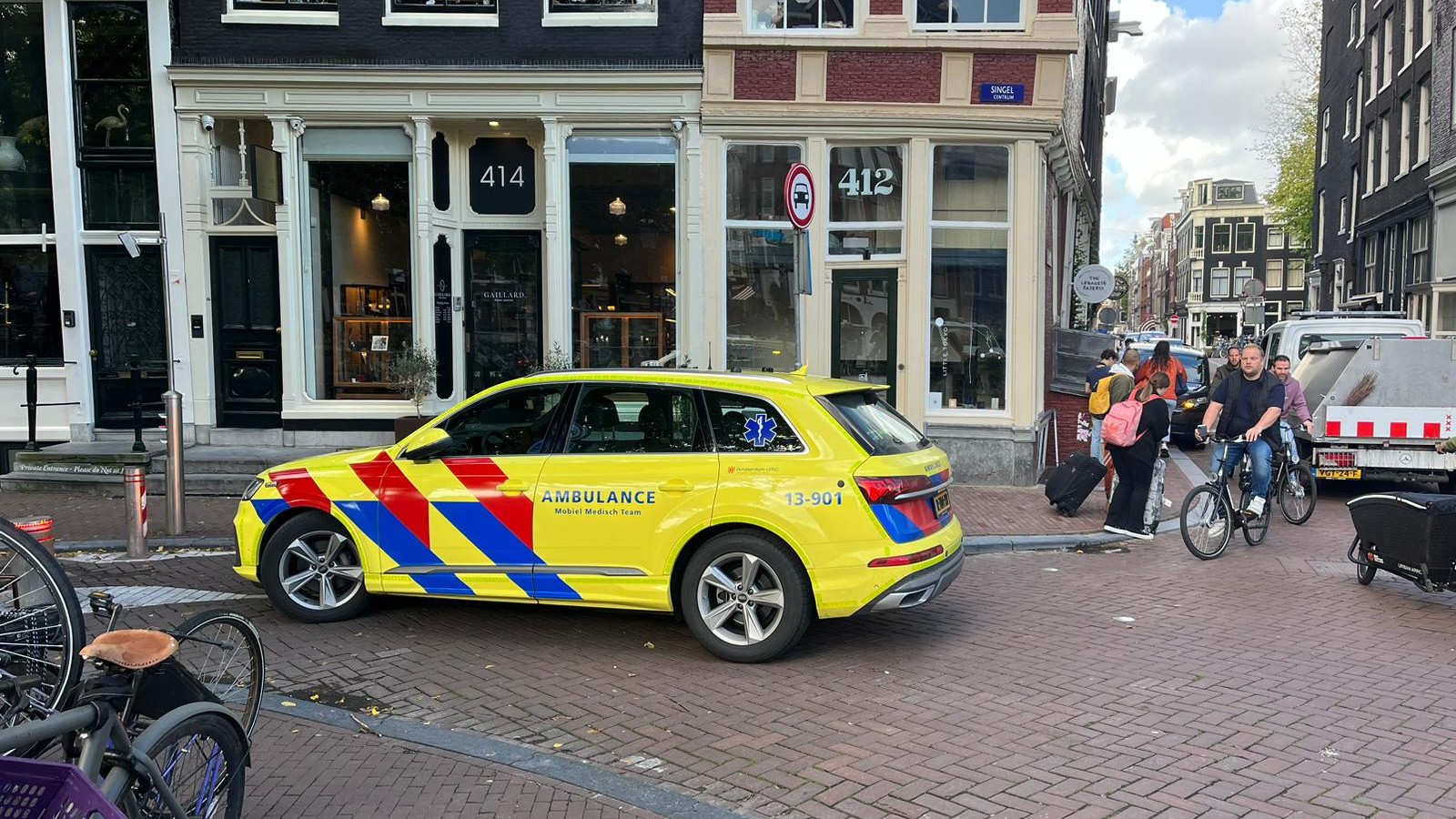 Drenkeling uit Singel gered