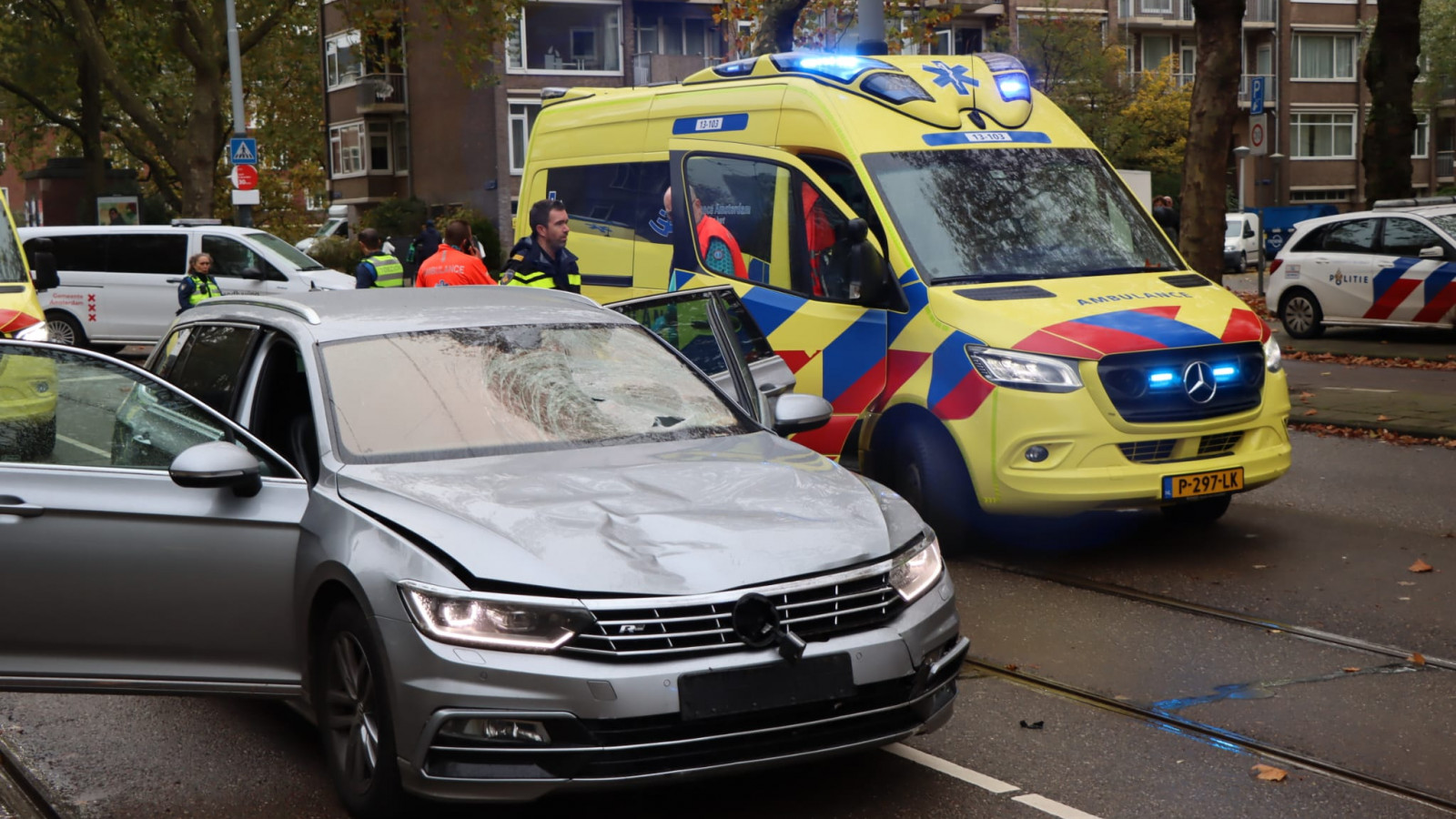 Ongeluk tussen fietser en taxi Beethovenstraat in Zuid