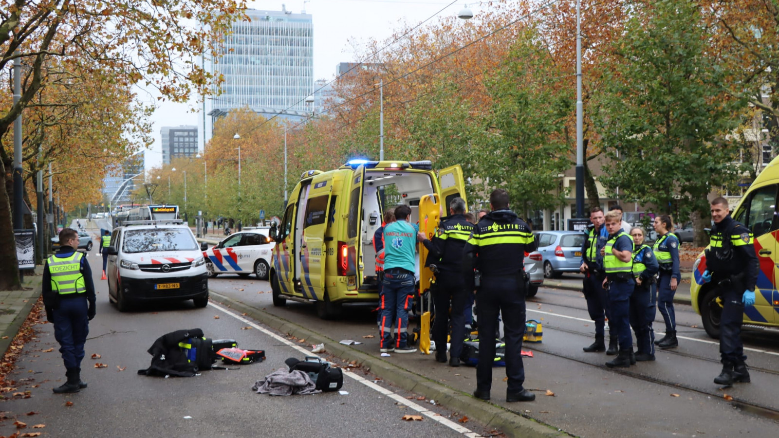 Ongeluk tussen fietser en taxi Beethovenstraat in Zuid