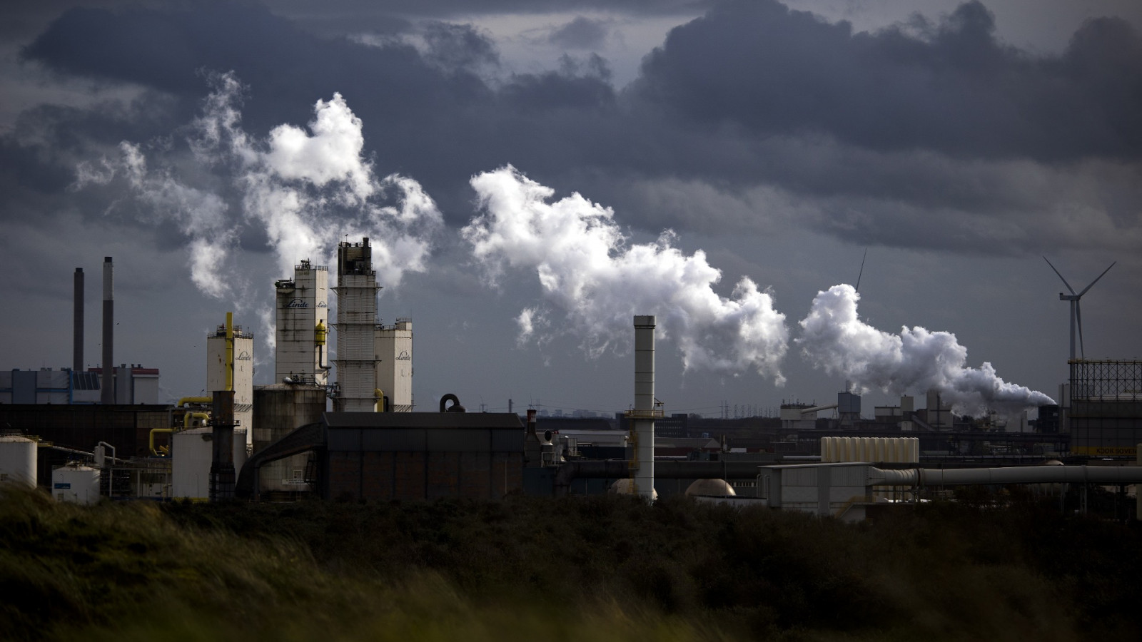 Tata Steel Nederland schrapt 800 banen om kosten te besparen